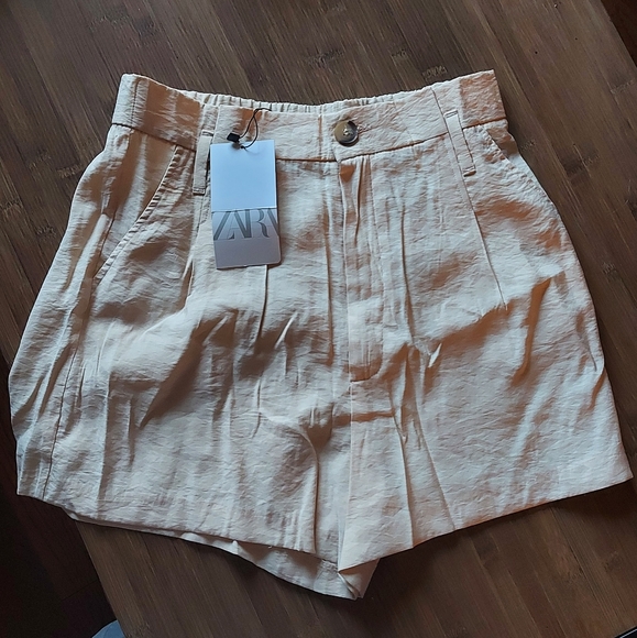 Nwt zara | pleated beige shorts - Picture 2 of 5